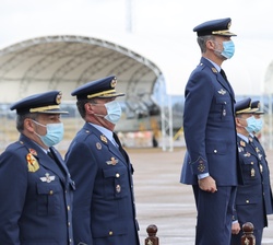 Su Majestad el Rey es recibido con honores a su llegada a la Base Aérea de Talavera la Real